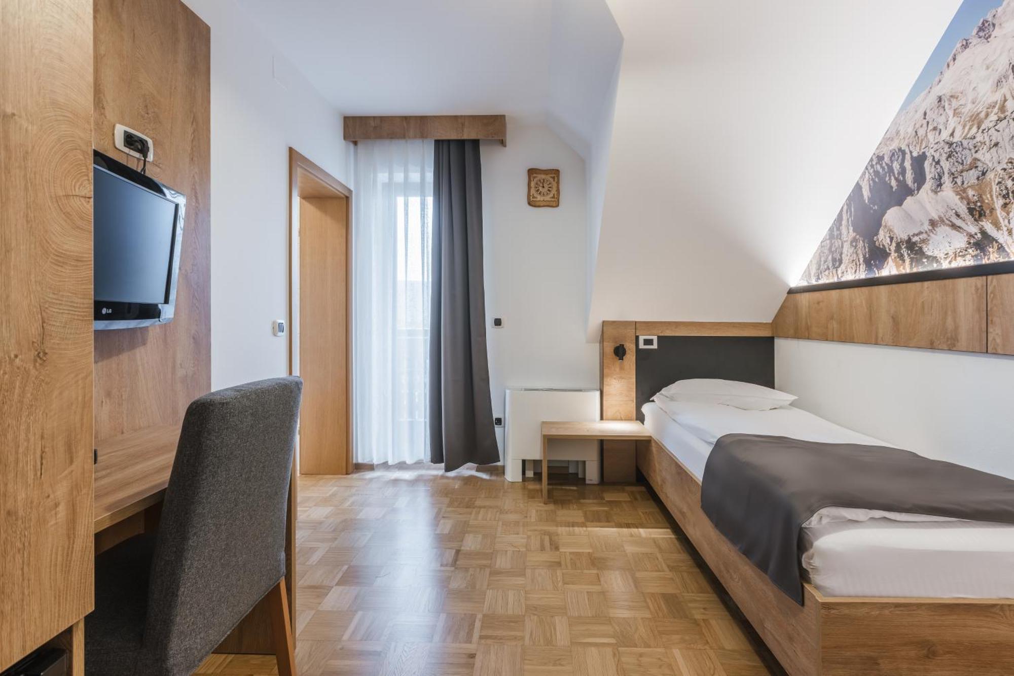 Pension Toeroek Lesce  Exterior photo